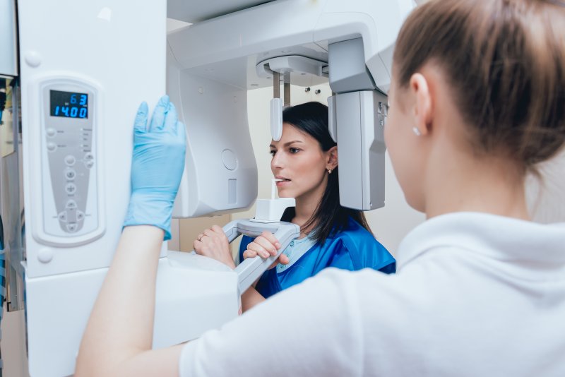 a female patient at the CT scanner